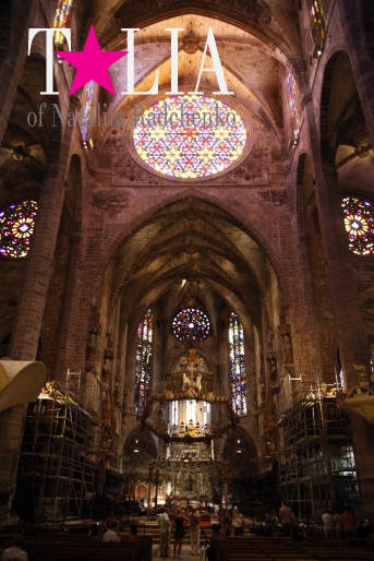 Самая большая в мире витражная розетка в здании собора! Пальма де Майорка, Испания